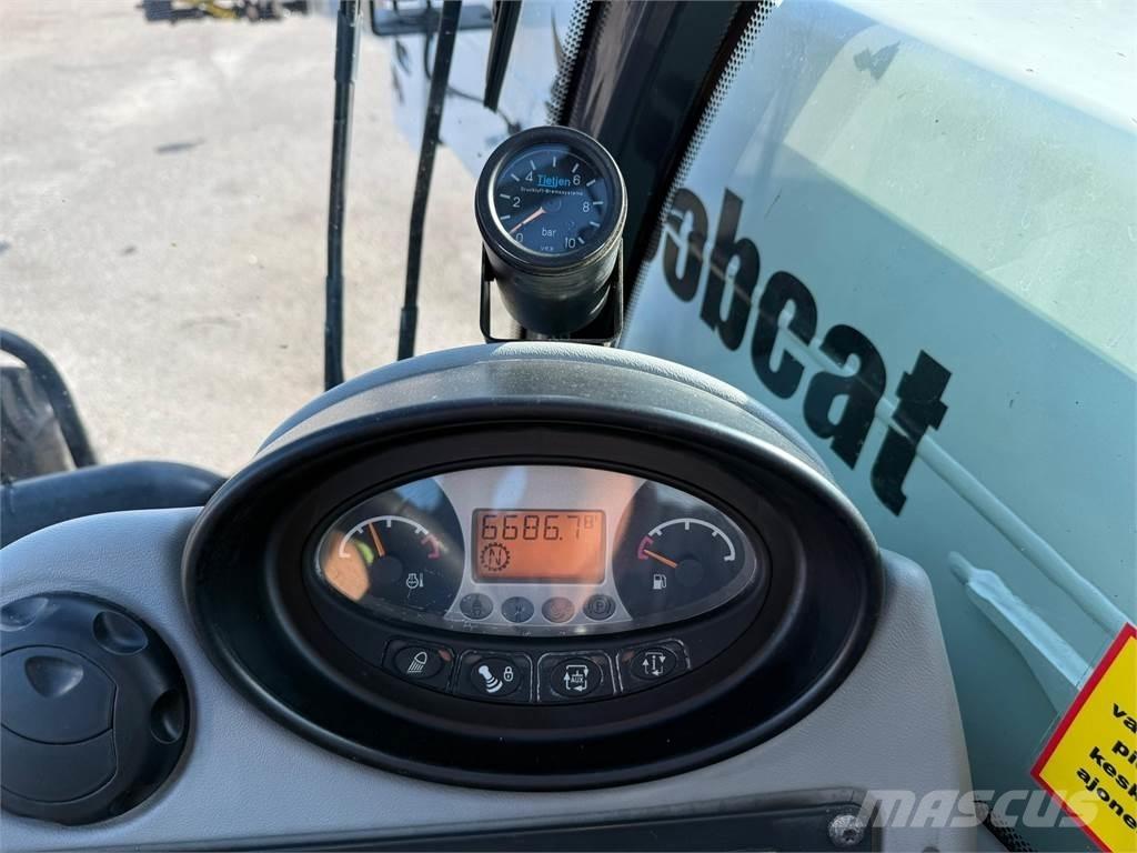 Bobcat TL470 Agri مناولات متداخلة