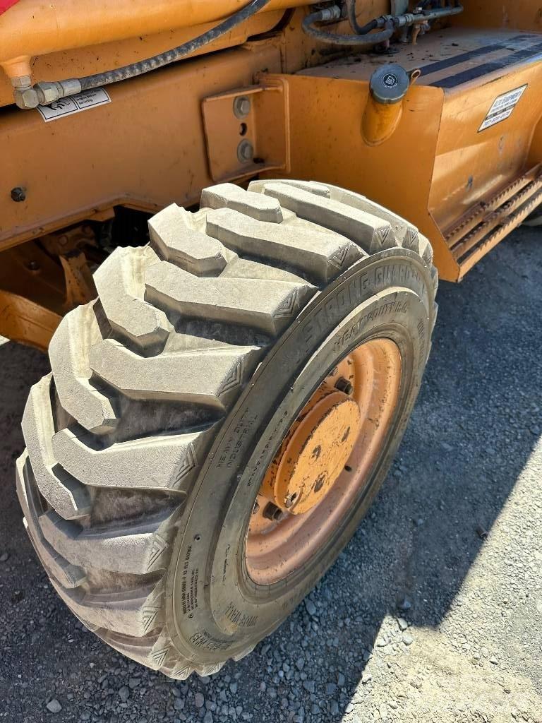 CASE 570 M XT لوادر بعجل