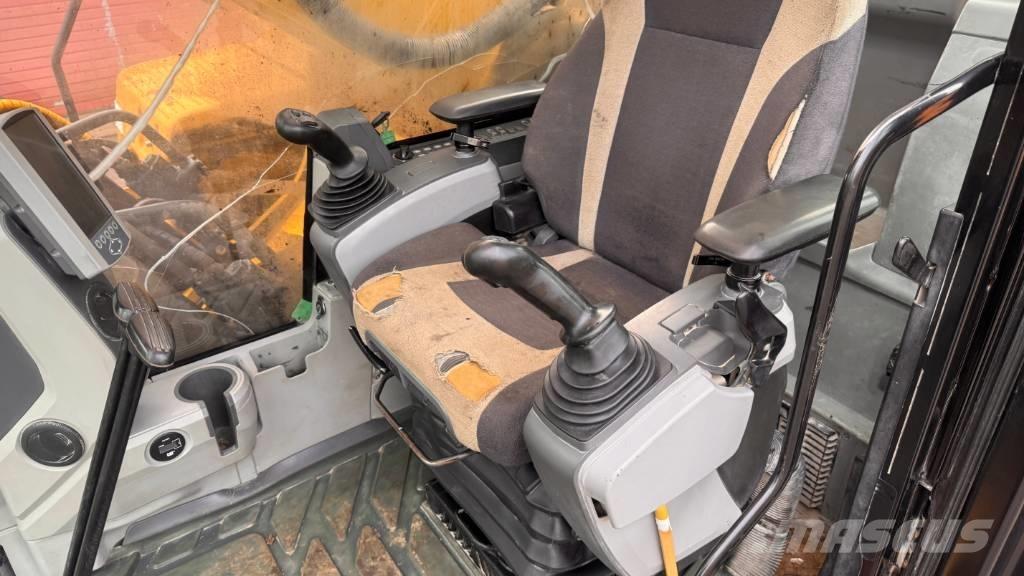 CAT 352 F حفارات زحافة