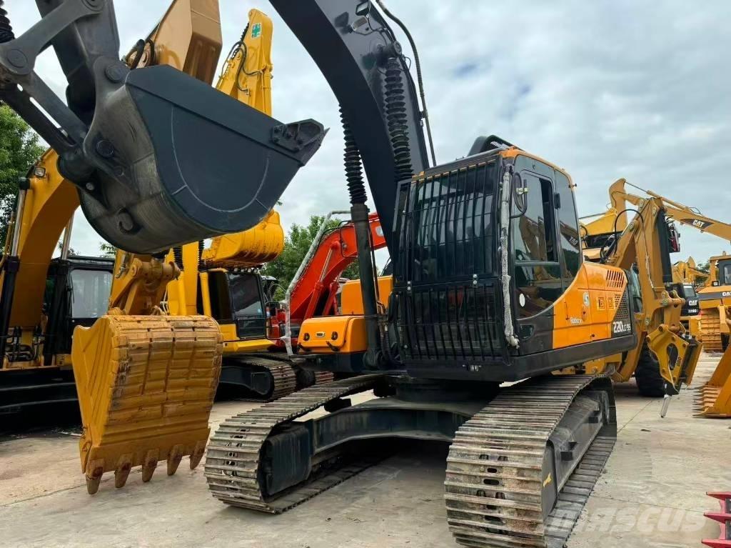 Hyundai R220LC-9S حفارات زحافة