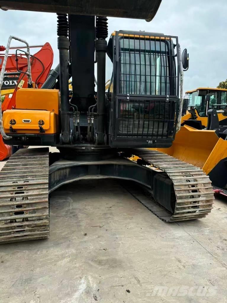 Hyundai R220LC-9S حفارات زحافة
