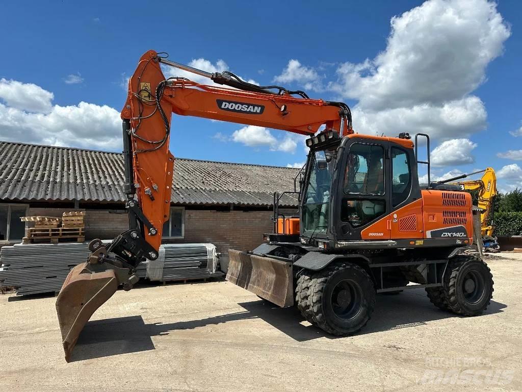 Doosan DX140W-5 حفارات بعجل