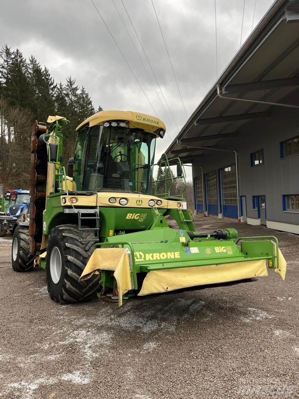 Krone Big M 420 معدات حصد
