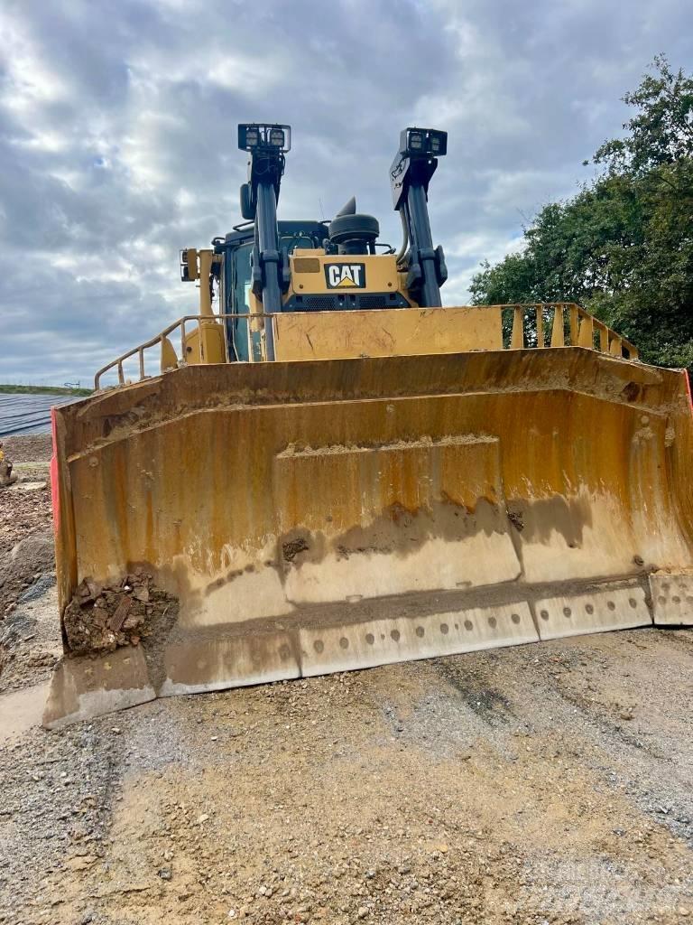 CAT D 8 T بلدوزرات مجنزرة