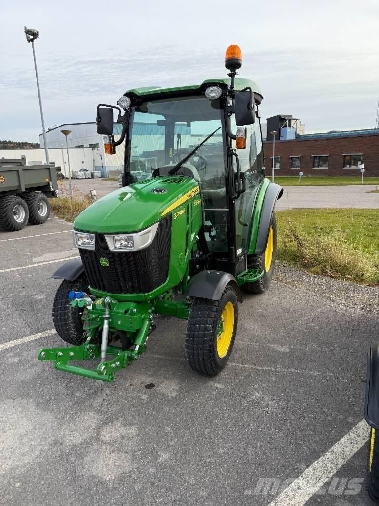 John Deere 3046 R جرارات مدمجة