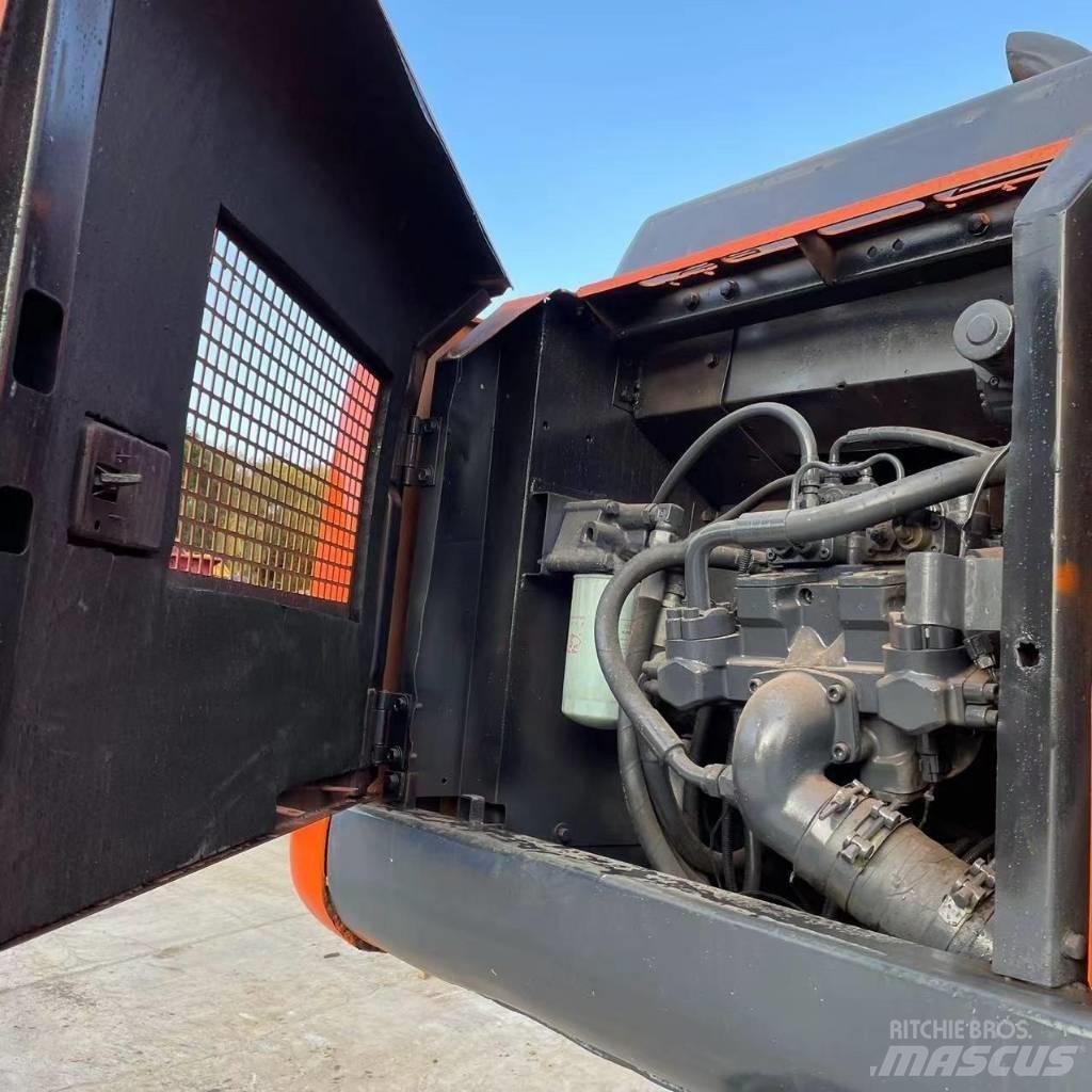 Hitachi ZX200 حفارات زحافة