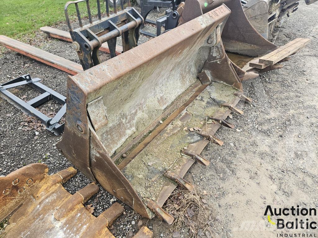 Crocodile bucket دلاء