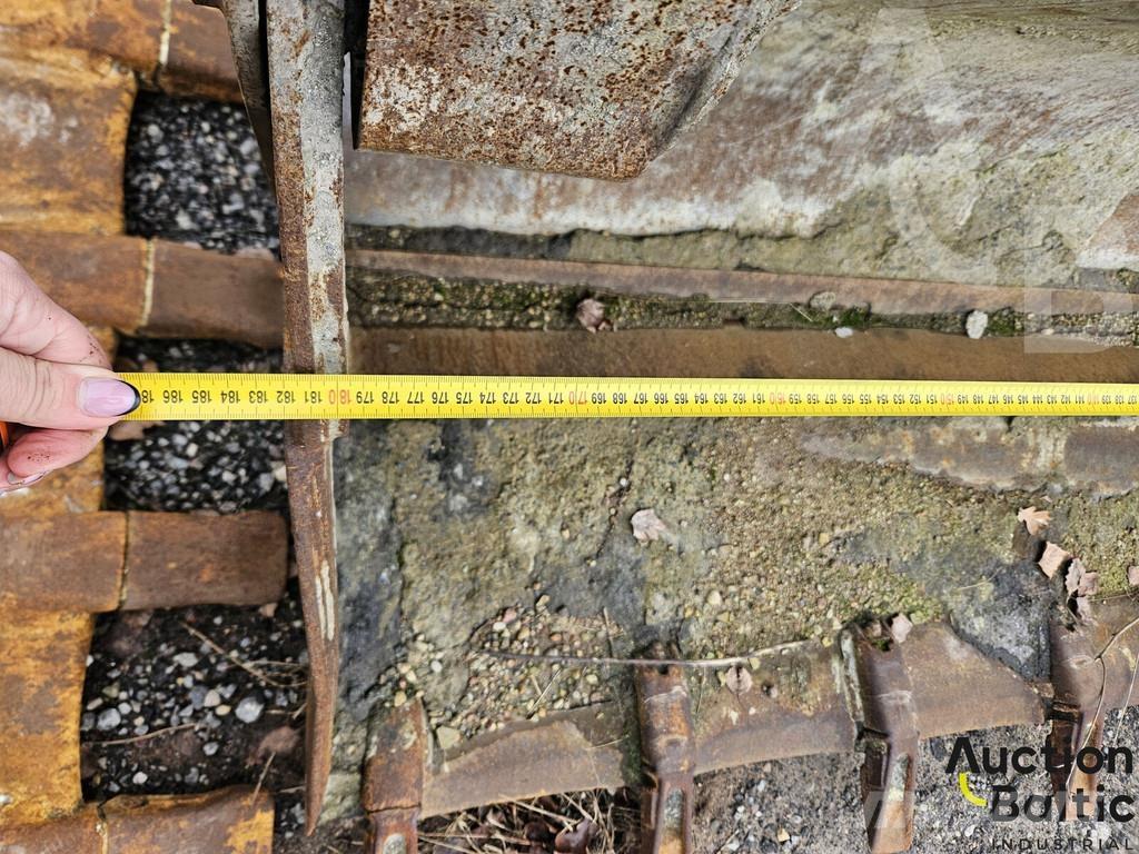 Crocodile bucket دلاء