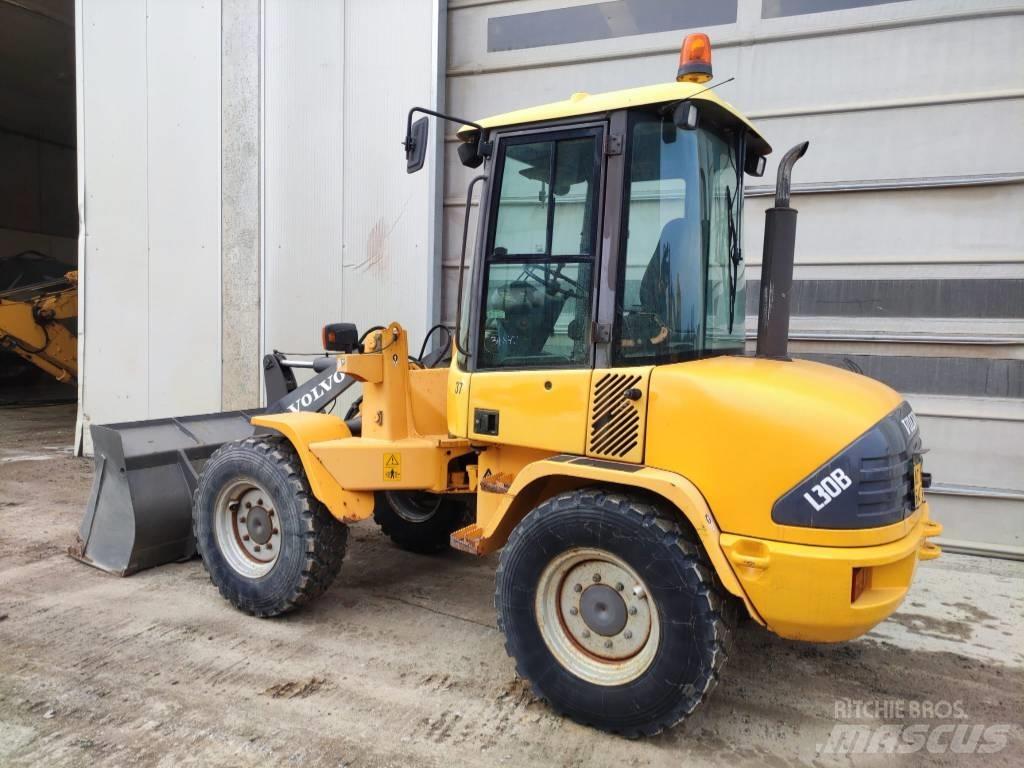 Volvo L 30 B لوادر بعجل