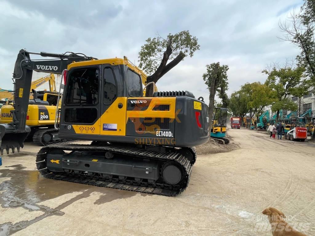Volvo EC 140 D حفارات زحافة