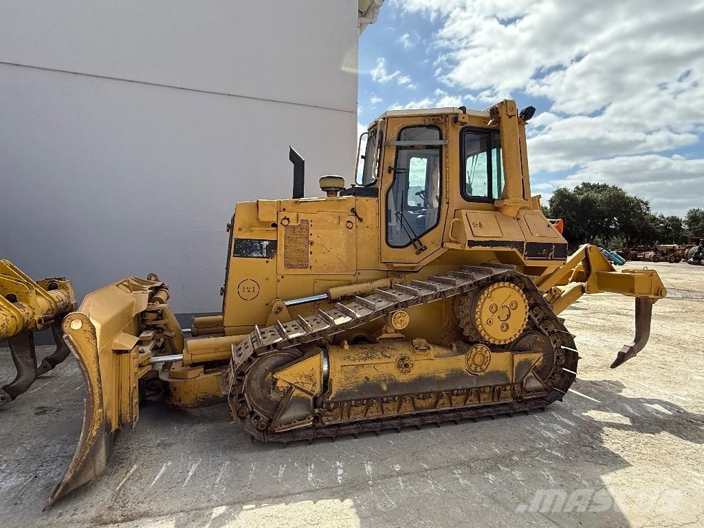 CAT D 5 H بلدوزرات مجنزرة