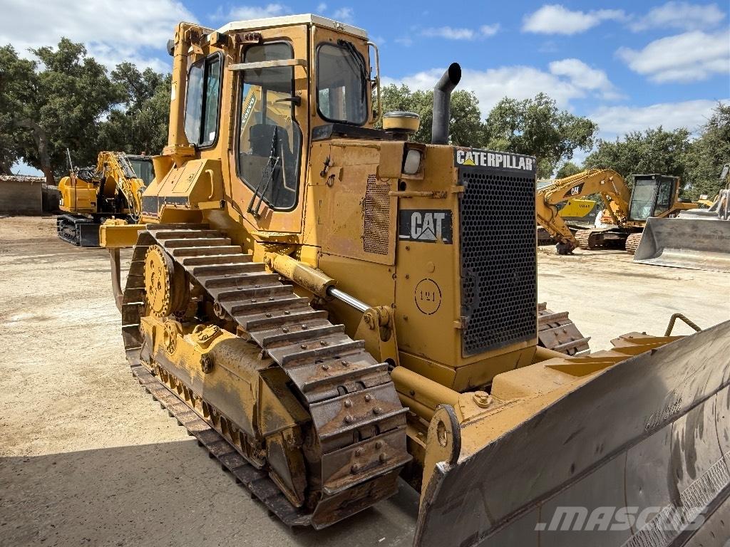 CAT D 5 H بلدوزرات مجنزرة