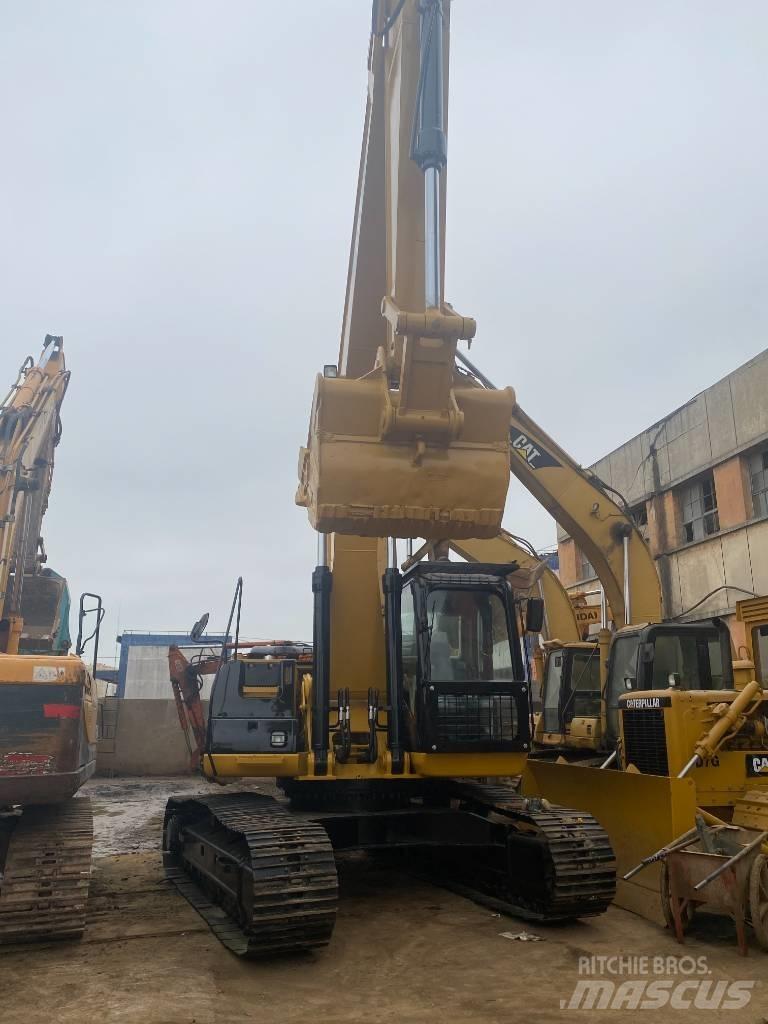 CAT 330 D حفارات زحافة