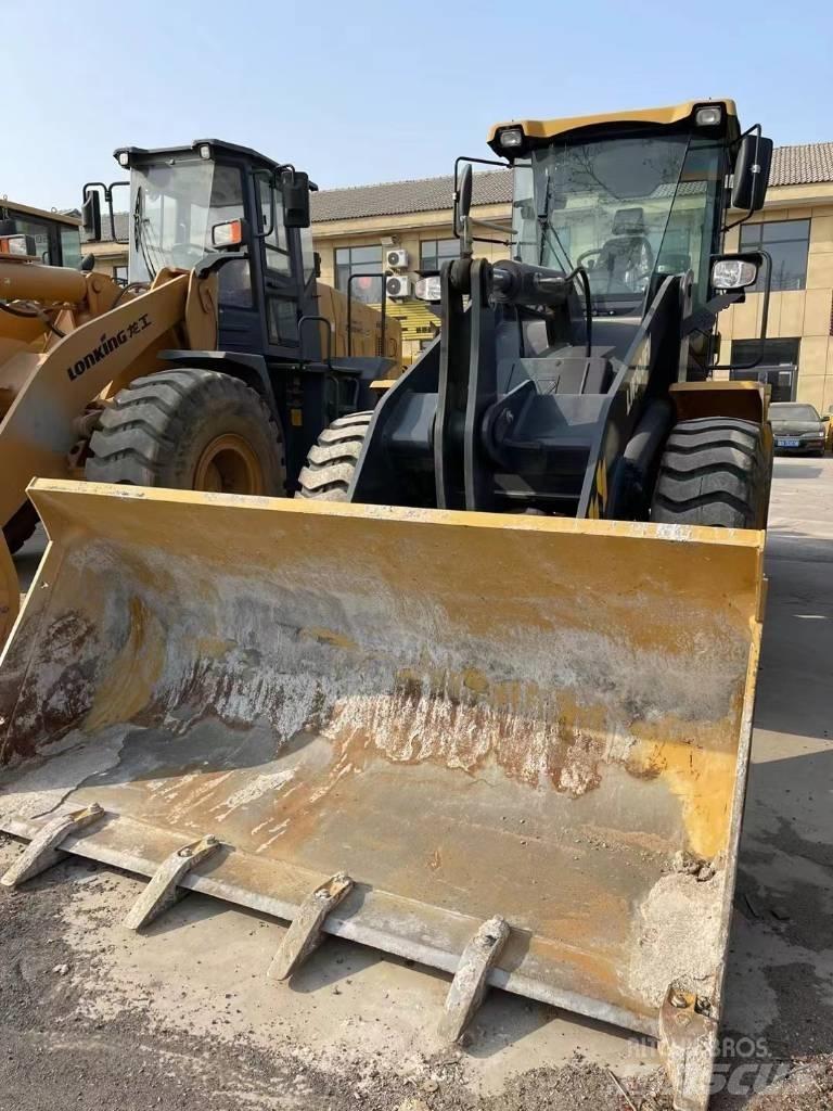 XCMG LW 300 FV لوادر بعجل