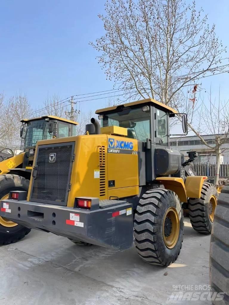 XCMG LW 300 FV لوادر بعجل
