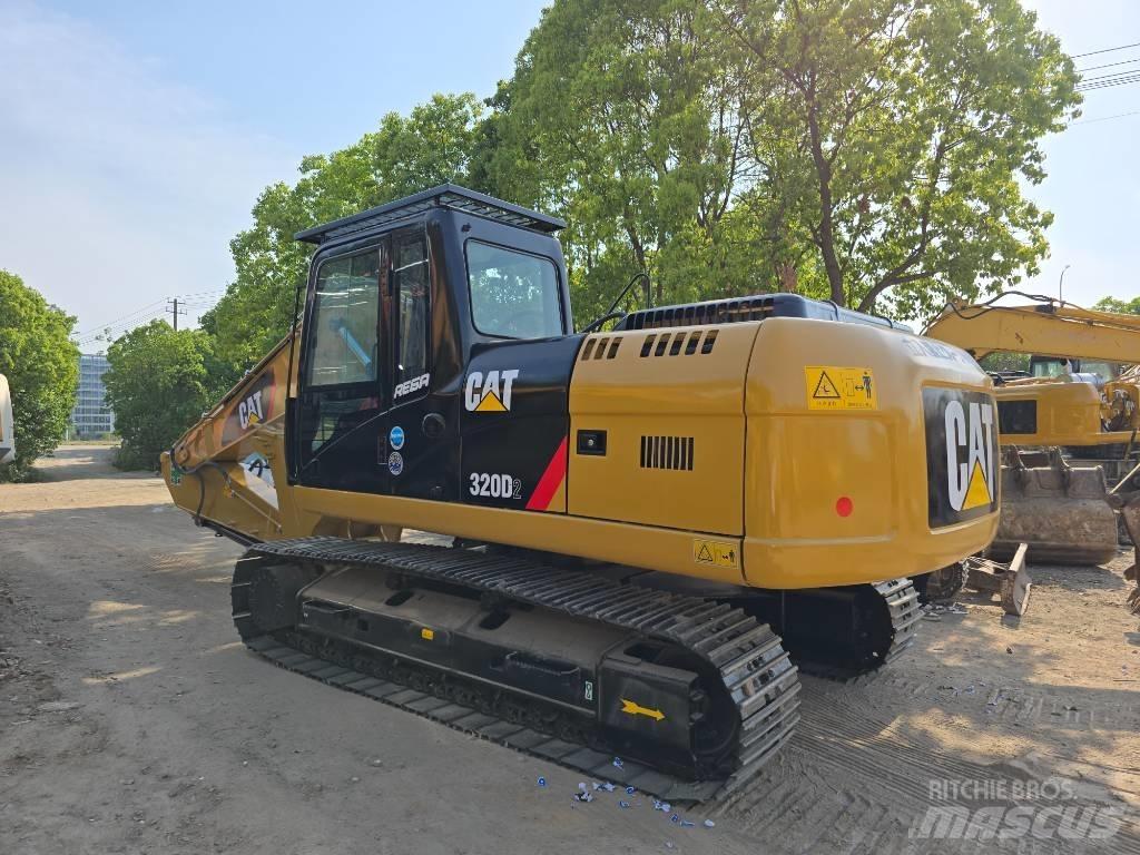 CAT 320D2 حفارات زحافة