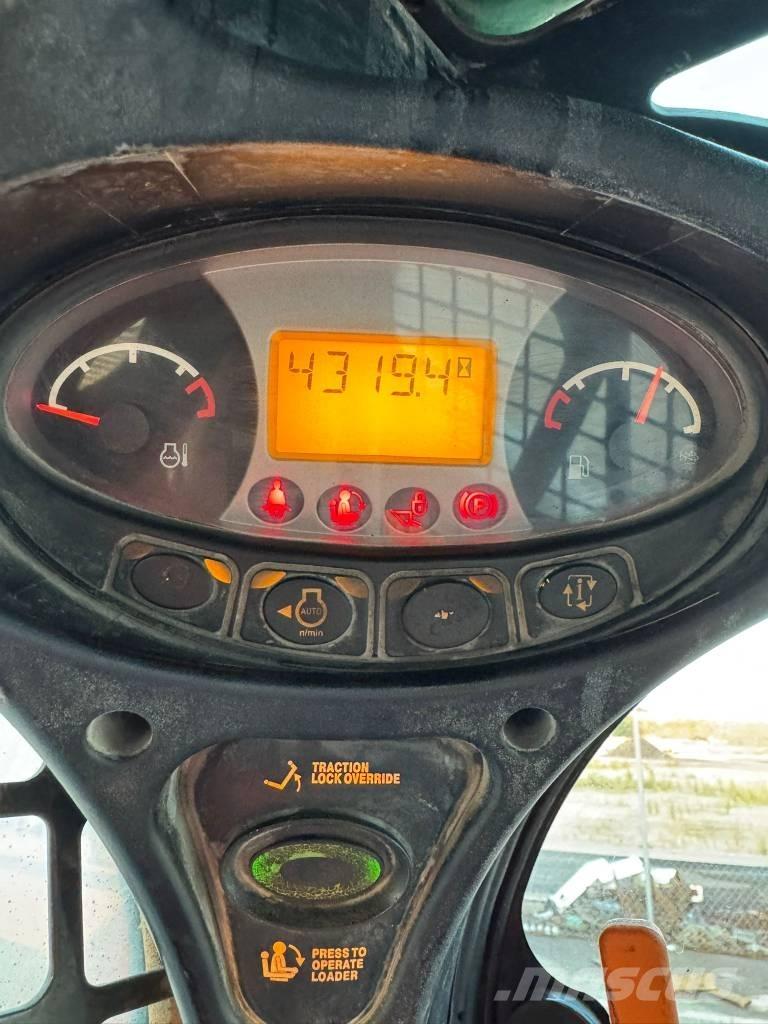 Bobcat S570 لوادر انزلاقية التوجيه