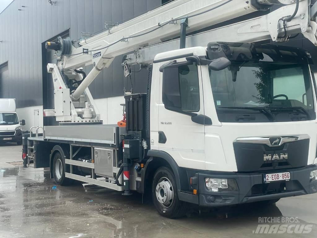 Böcker AK 36/4000 رافعات صالحة لكل أنواع الطرق