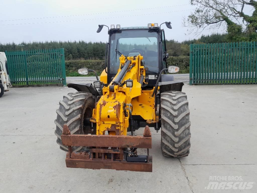 JCB TM 320 S معدات مناولة لأغراض الزراعة
