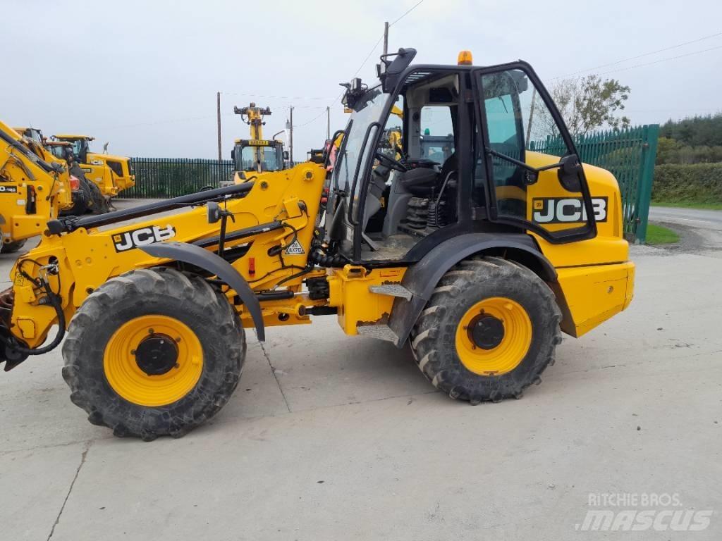 JCB TM 320 S معدات مناولة لأغراض الزراعة