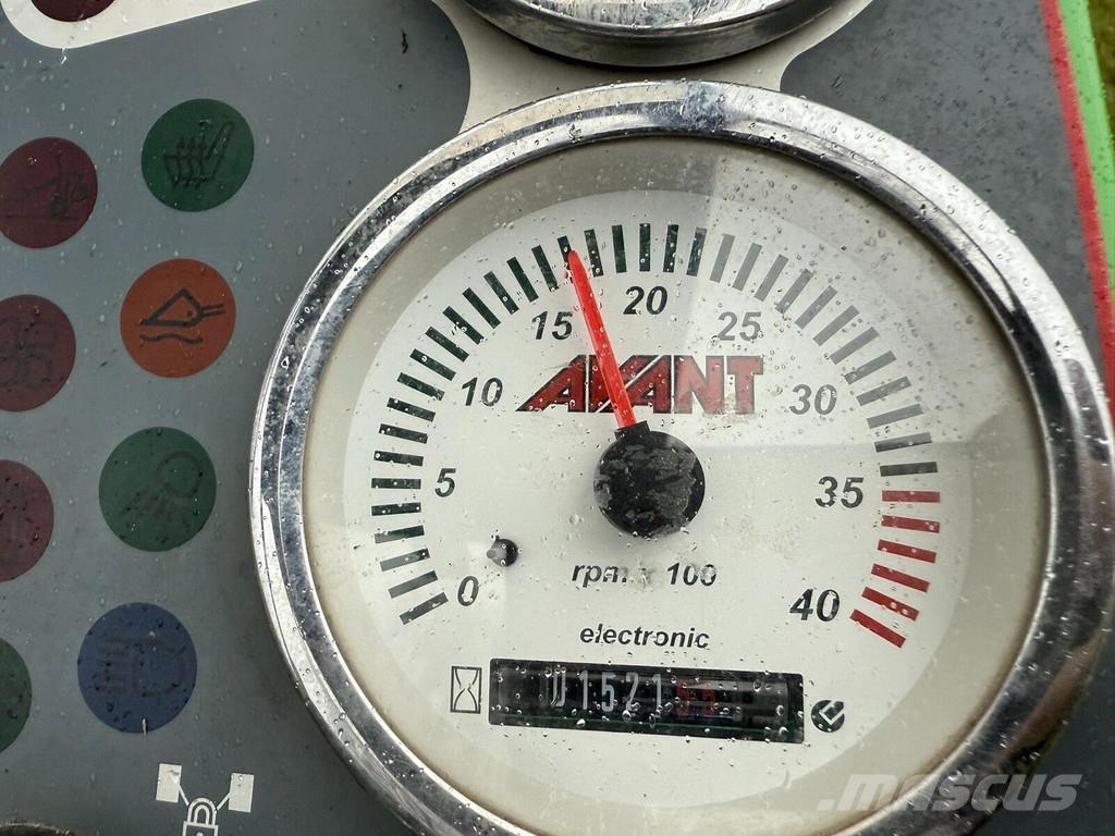 Avant 635 لوادر بعجل