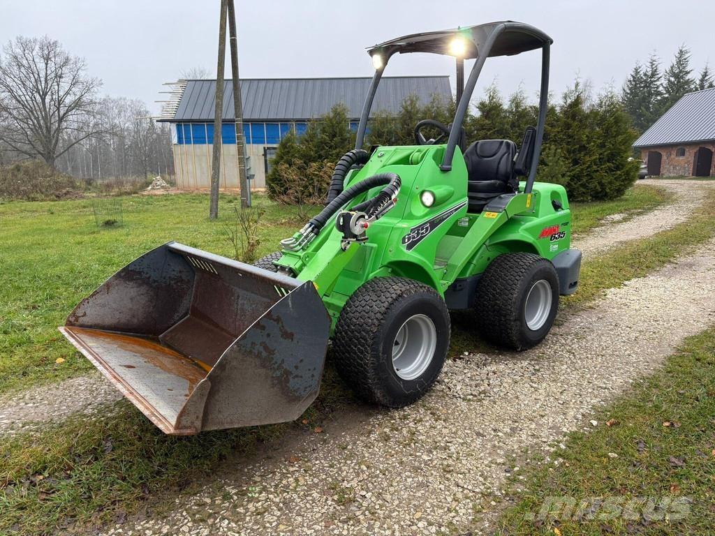 Avant 635 لوادر بعجل