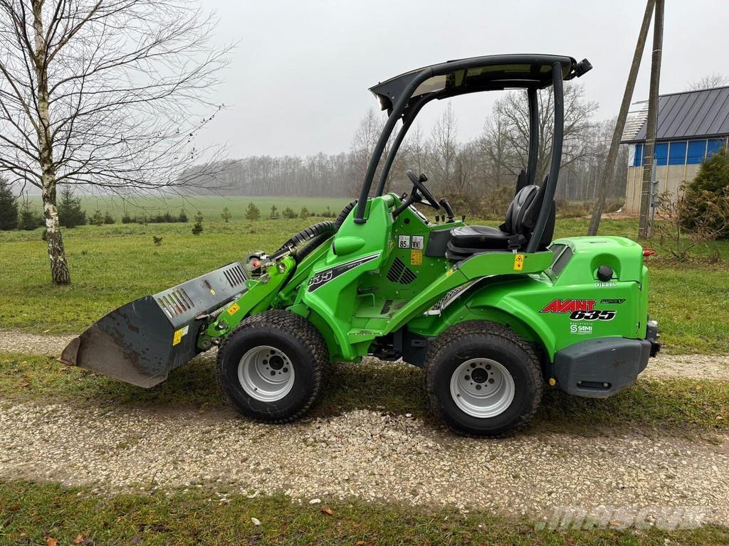 Avant 635 لوادر بعجل