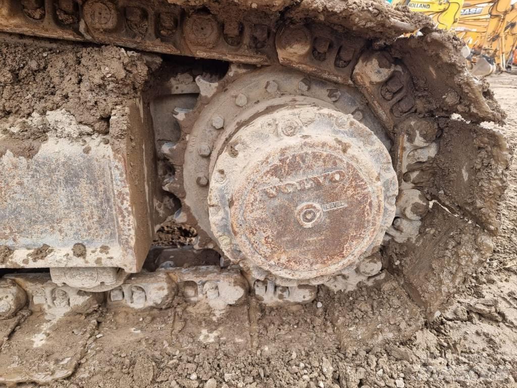Volvo EC 240 C L حفارات زحافة