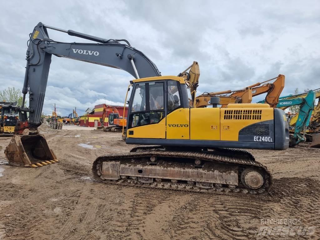 Volvo EC 240 C L حفارات زحافة