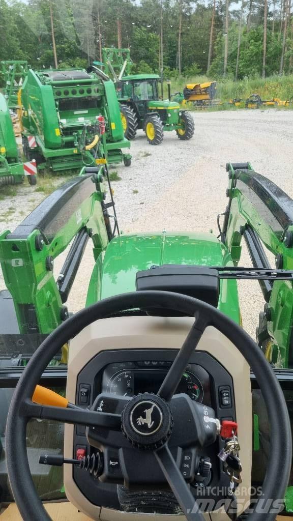 John Deere 5100M الجرارات