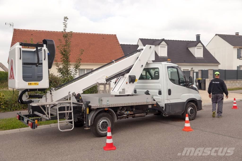 Iveco IS35SI2AA المنصات الهوائية المثبتة على شاحنة