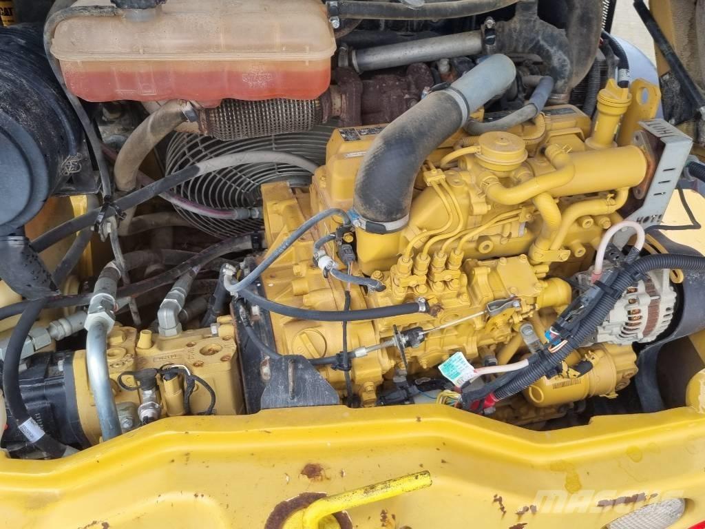 CAT 908 H 2 لوادر بعجل