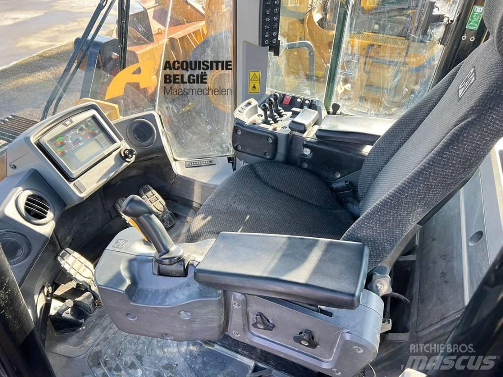 CAT 966 M لوادر بعجل