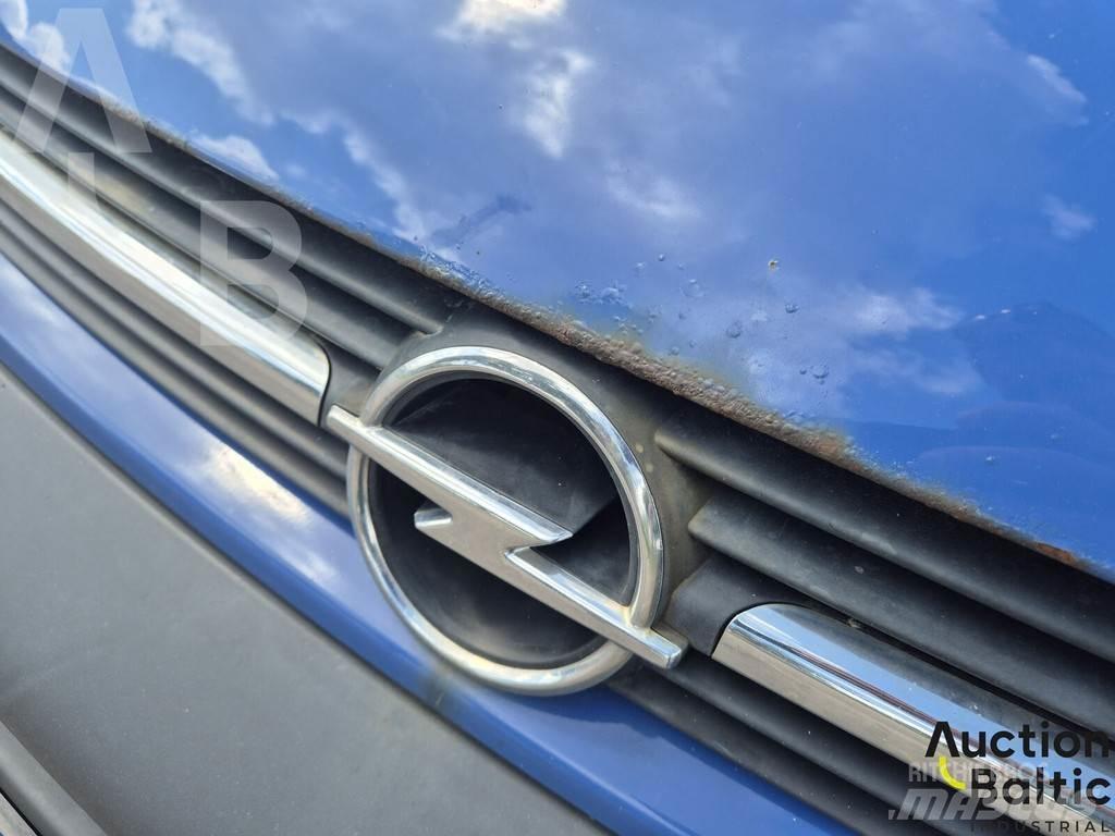 Opel Vivaro سيارات