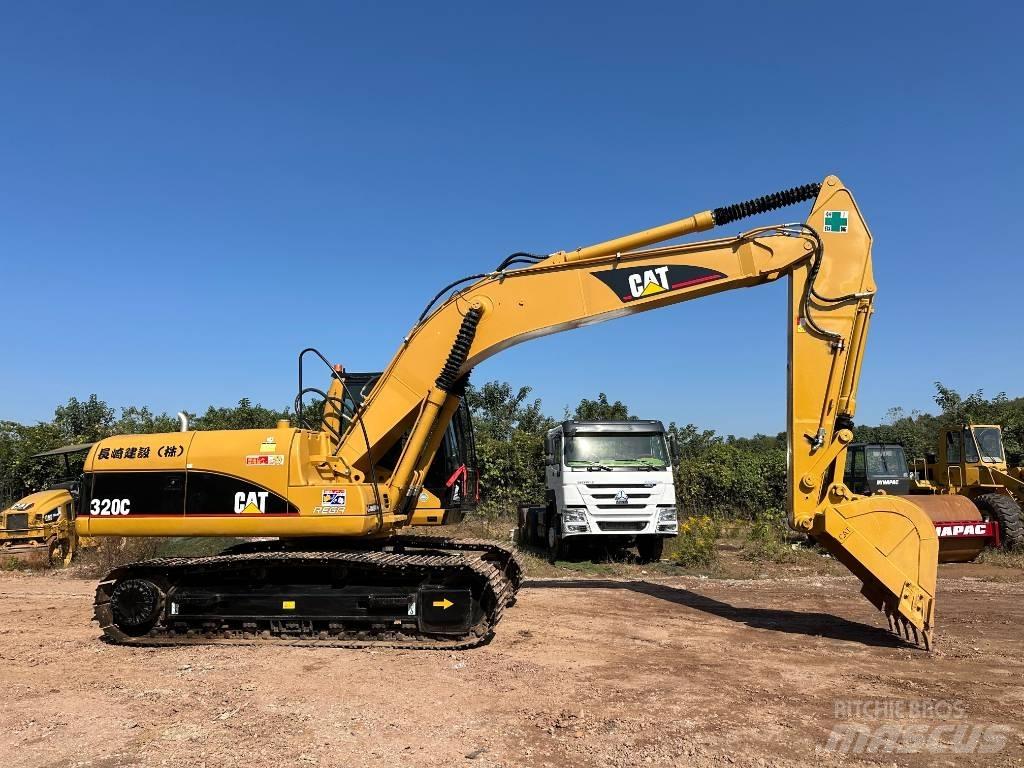 CAT 320 C حفارات زحافة