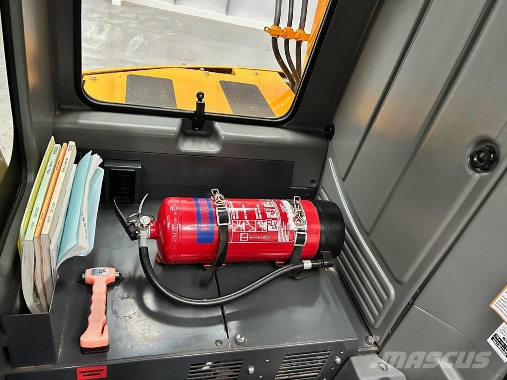 Kato CR-130Ri رافعات صالحة لكل أنواع الطرق