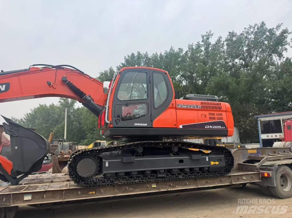 Doosan DX 225 LCA حفارات زحافة