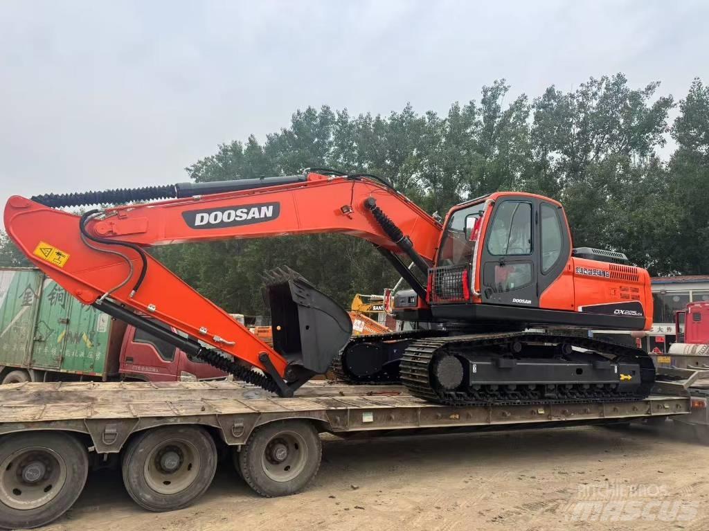 Doosan DX 225 LCA حفارات زحافة