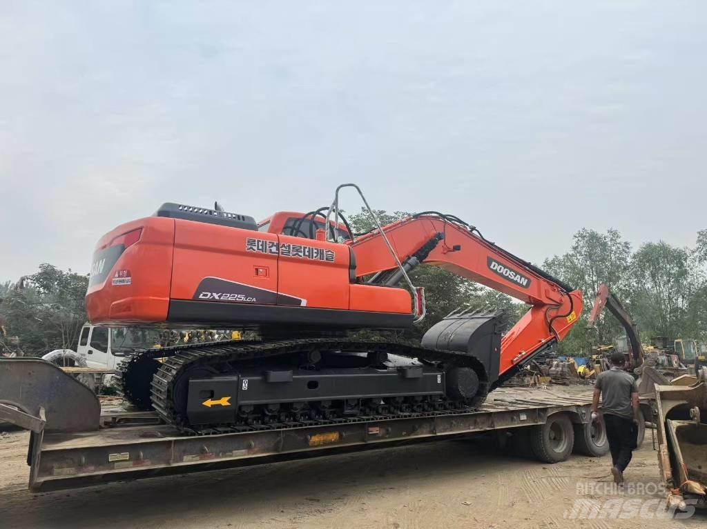 Doosan DX 225 LCA حفارات زحافة
