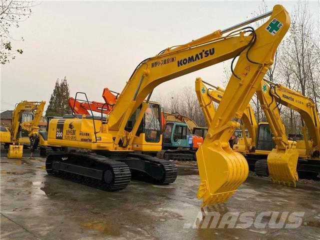 Komatsu PC200-7 حفارات زحافة