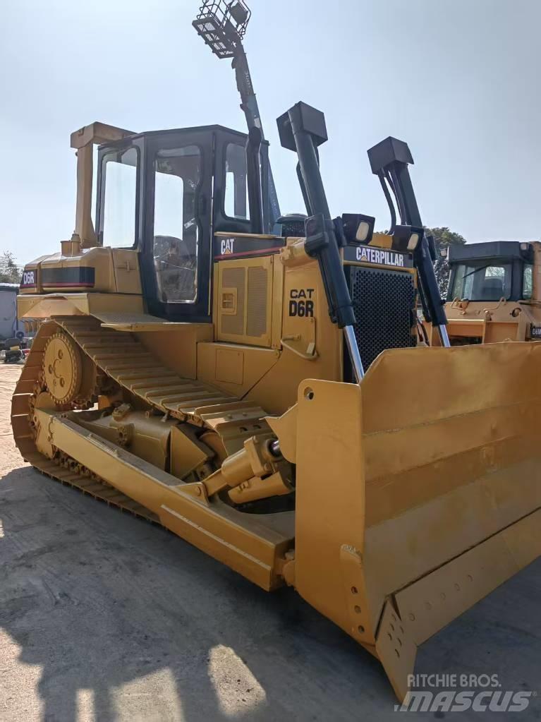CAT D 6 R معدات تمهيد الطرق