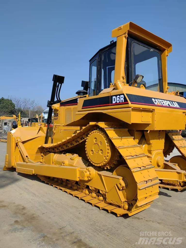 CAT D 6 R معدات تمهيد الطرق