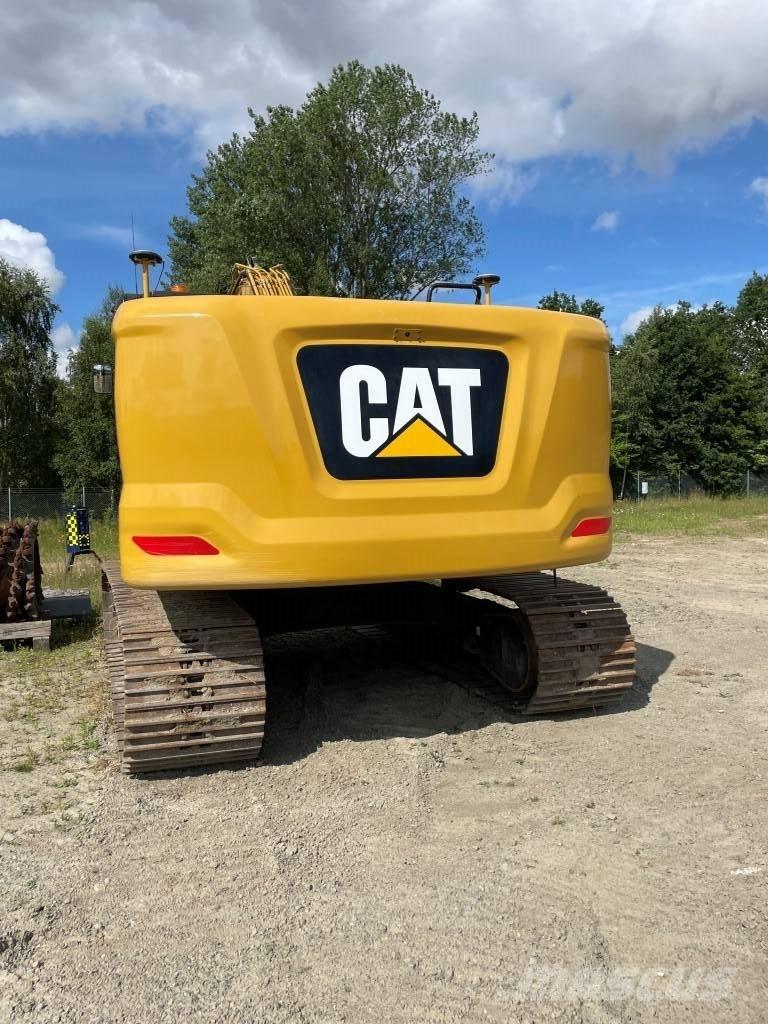 CAT 323 حفارات زحافة