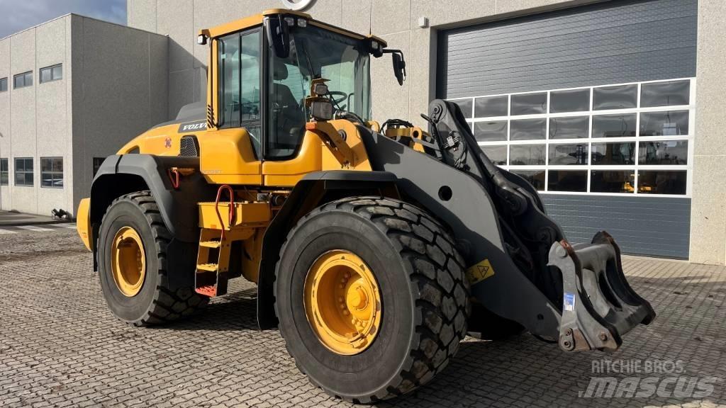 Volvo L110H لوادر بعجل