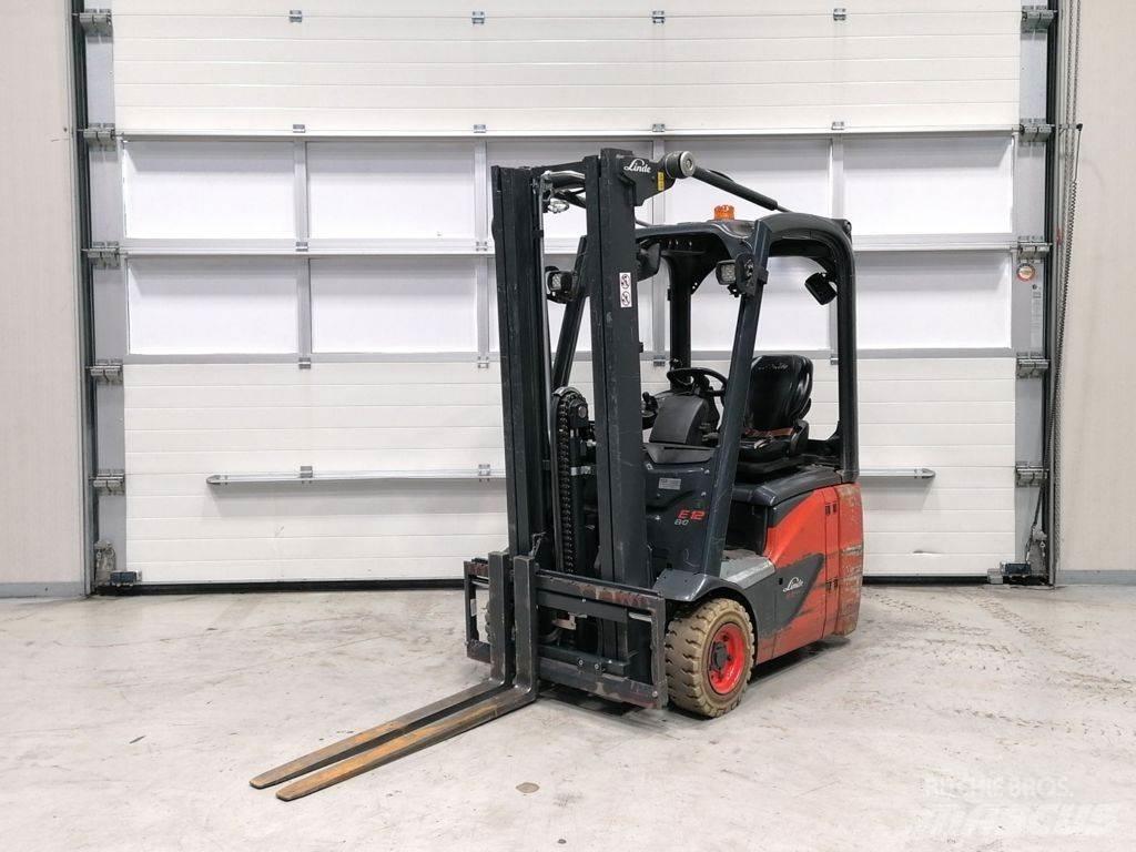 Linde E12-02 شاحنات ذات رافعات شوكية تعمل بالكهرباء