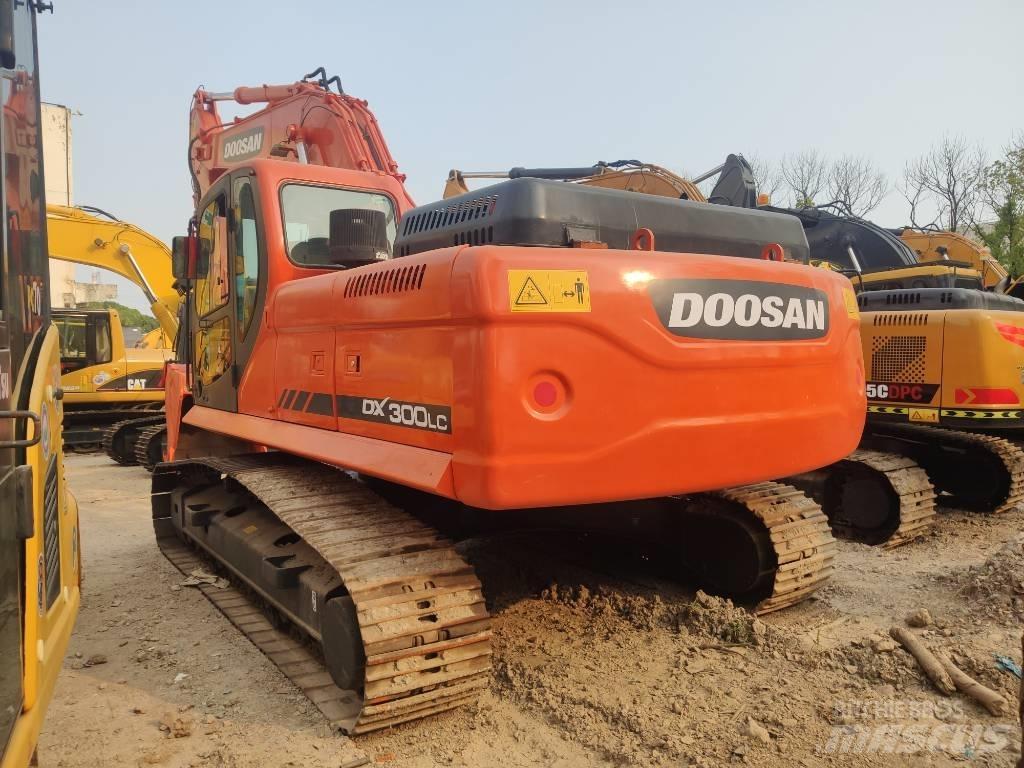 Doosan DX 300 حفارات زحافة