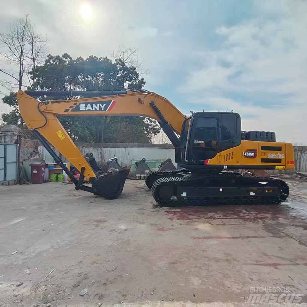 Sany SY 235 C حفارات زحافة