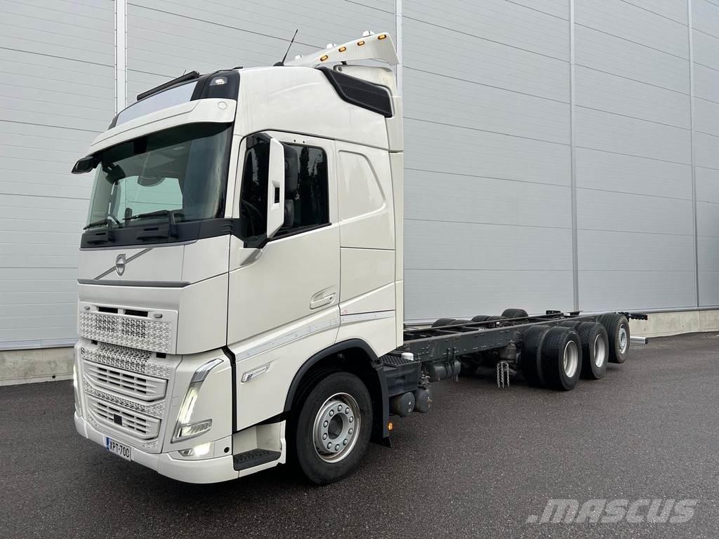 Volvo FH شاحنات بمقصورة وهيكل