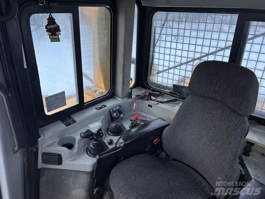 CAT D 8 R بلدوزرات مجنزرة