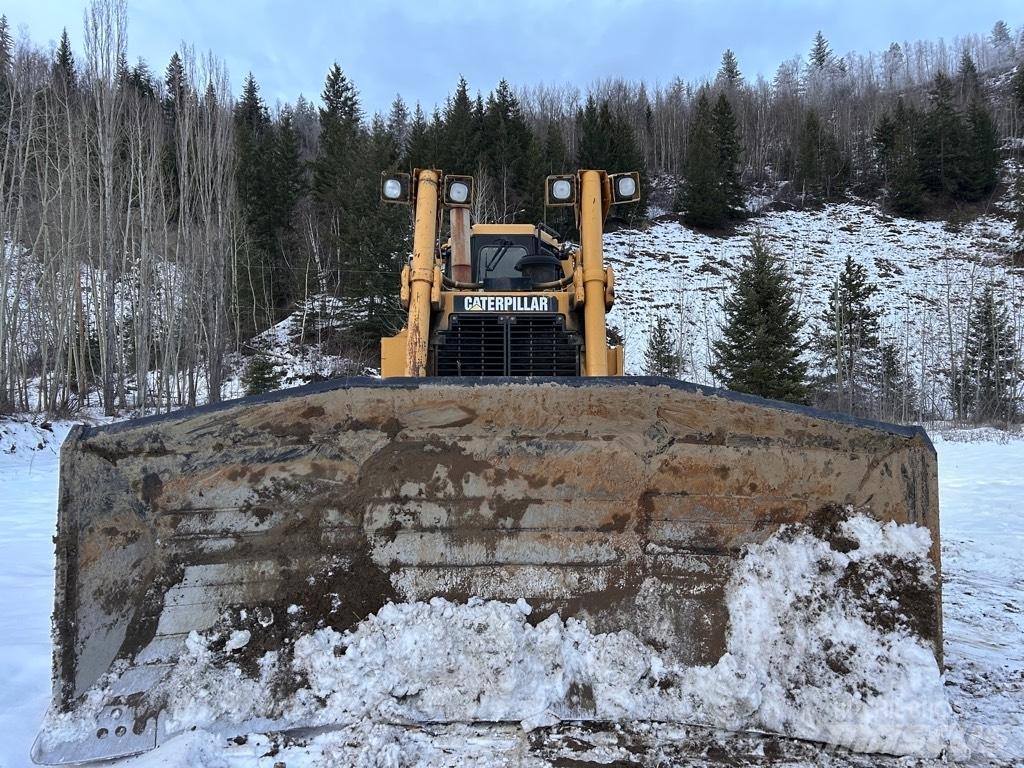 CAT D 8 R بلدوزرات مجنزرة